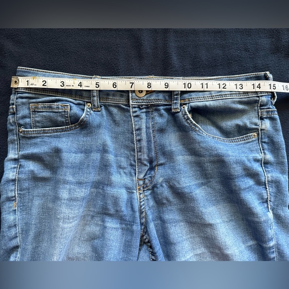 8 - H&M Divided Jeans - Picture 4 of 8